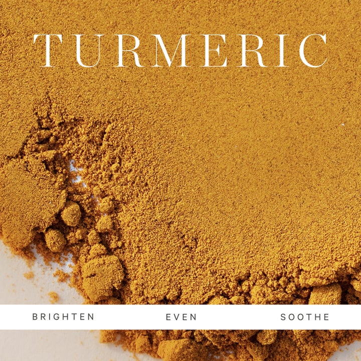 KORA Organics Turmeric Glow Drops 30 ml ansiktsserum med gult gurkemeiepulver og tekstene brighten even soothe