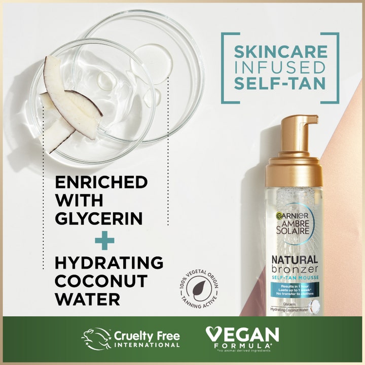 Garnier Ambre Solaire Natural Bronzer 200 ml vegansk selvbruning med kokosvann og glyserin ved siden av kokosbiter.