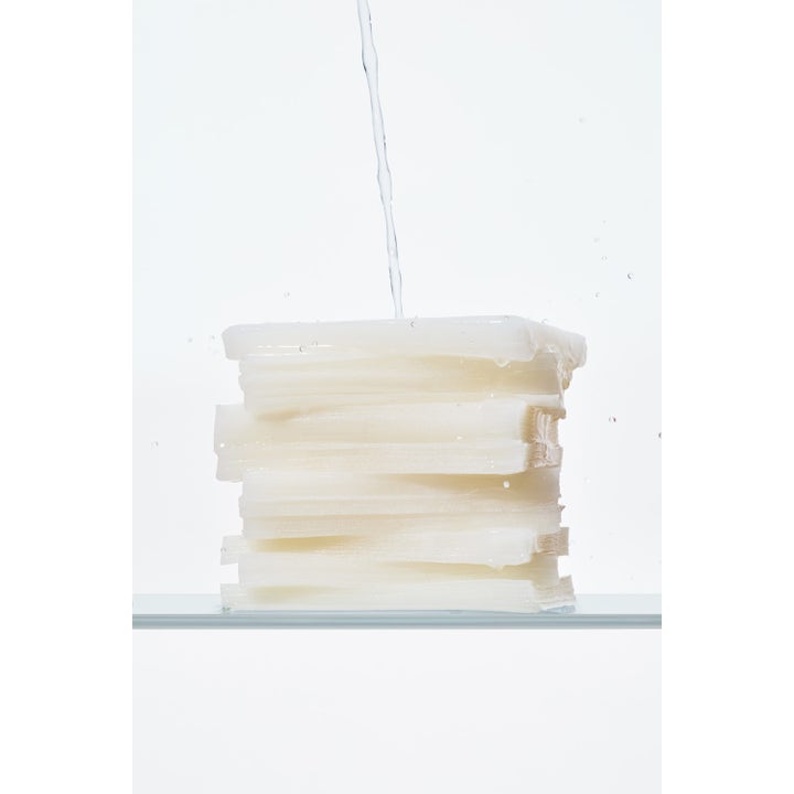 Klairs Freshly Juiced Vitamin Skin Prep Pads 80 stk med vitamin C vist som en stabel med fuktige hvite pads.