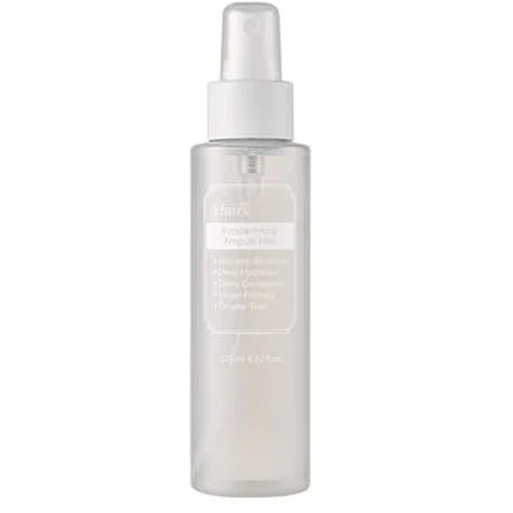 Klairs Fundamental Ampule Mist 125 ml fuktighetsgivende ansiktsspray i gjennomsiktig flaske med hvit spraypumpe og kork