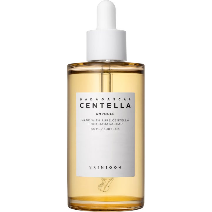 SKIN1004 Madagascar Centella Ampoule 100 ml beroligende serum i glassflaske med hvit pipettedispenser