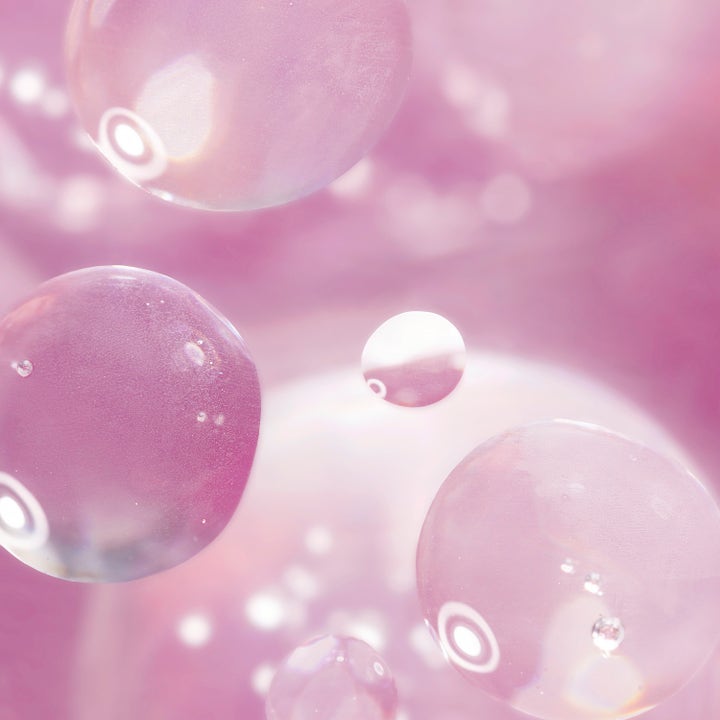 Lumene Bounce Moisturizer 50 ml fuktighetsgivende ansiktskrem med nærbilde av klare rosa fuktighetsbobler