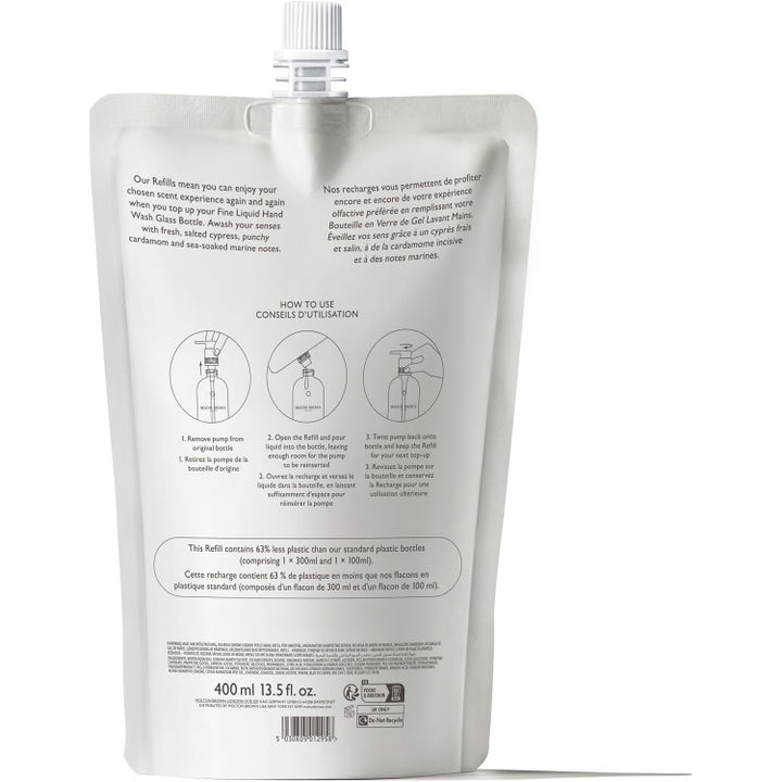 Molton Brown Coastal Cypress & Sea Fennel 400 ml refillpose med bruksanvisning og tekst om mindre plastforbruk.