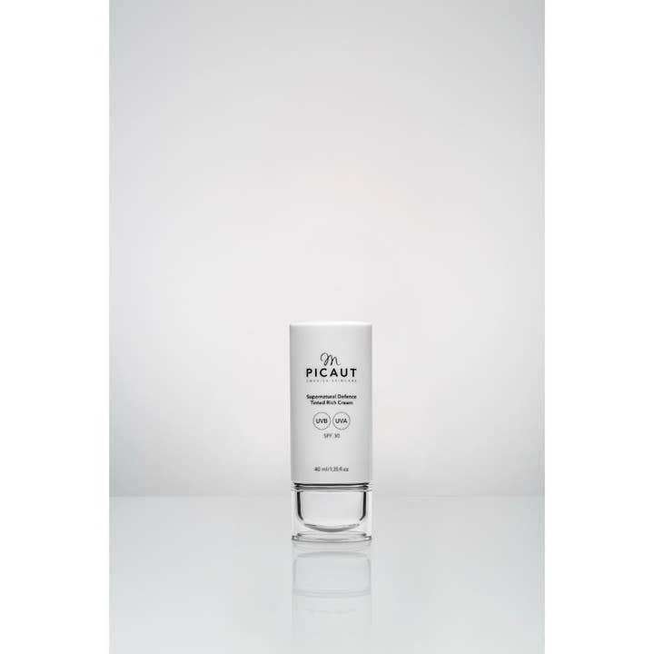 M Picaut Supernatural Defence Tinted Rich Cream 40 ml farget solkrem med SPF 30 i hvit sylinderflaske med klar bunn