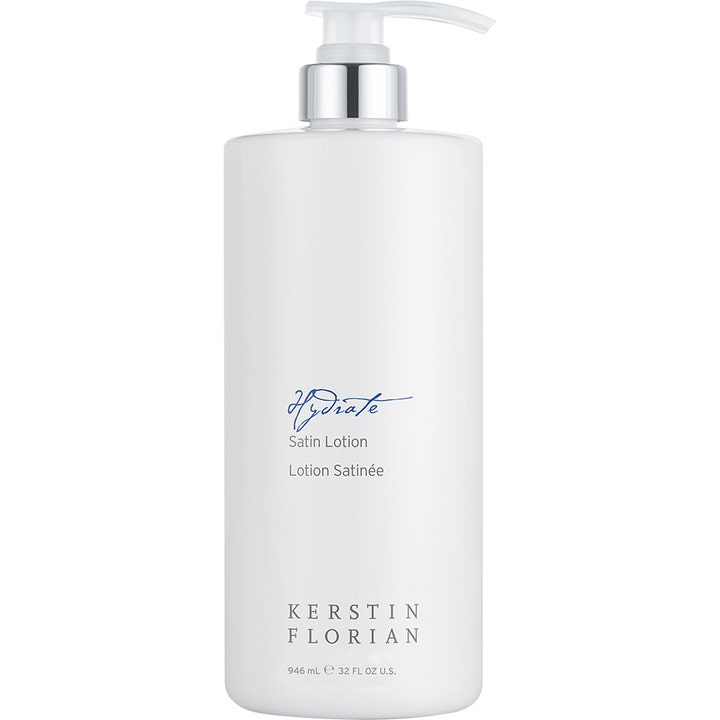 Kerstin Florian Hydrate Satin Lotion 946 ml fuktighetsgivende kroppslotion i hvit pumpeflaske med sølvdetaljer.
