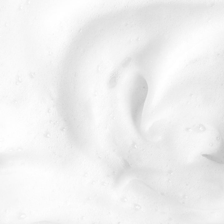 Saturday Skin Rise + Shine Gentle Cleanser 120 ml ansiktsrens med en luftig og hvit skumtekstur