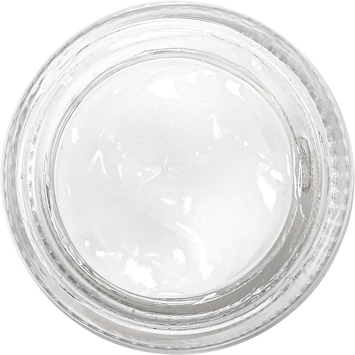 Avant Skincare Pro-Radiance Brightening Eye Final Touch 10 ml øyekrem med hvit glansfull tekstur sett ovenfra i glass.