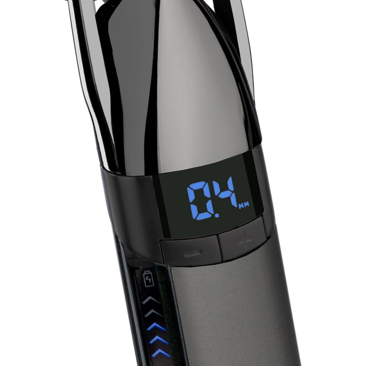 BaByliss Super-X Metal Stubble Trimmer S991E 1 stk skjegtrimmer med blått LED-display som viser 0.4 mm presisjon.