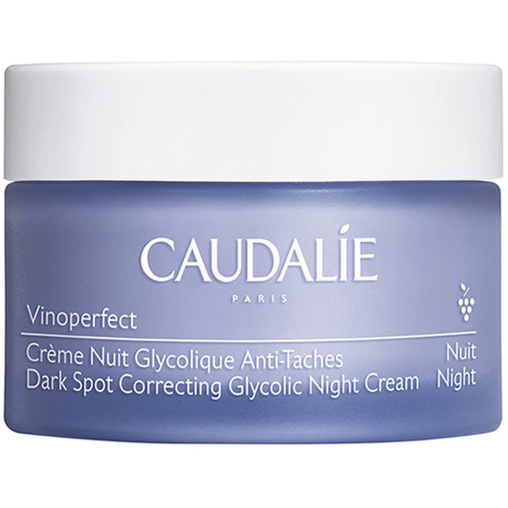 Caudalie Vinoperfect Glycolic Night Cream 50ml nattkrem mot mørke flekker i lilla frostet glasskrukke med hvitt lokk.