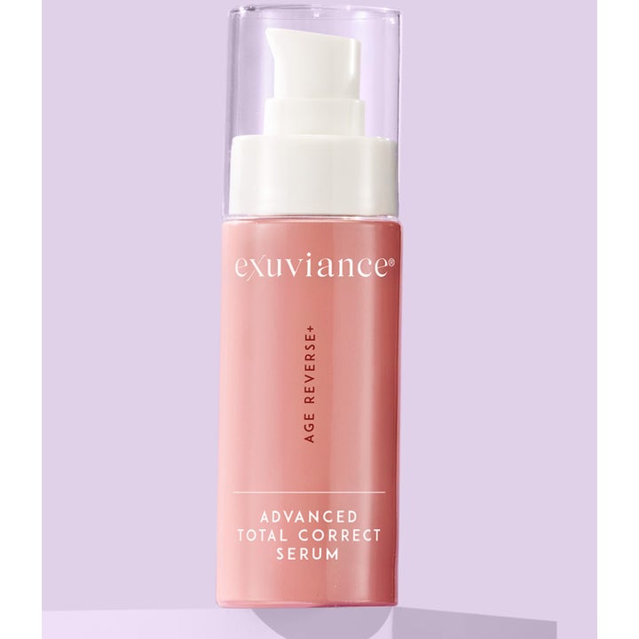 Exuviance Age Reverse Total Correct + Sculpt Serum 30 ml i rosa pumpeflaske som gir fasthet og glød