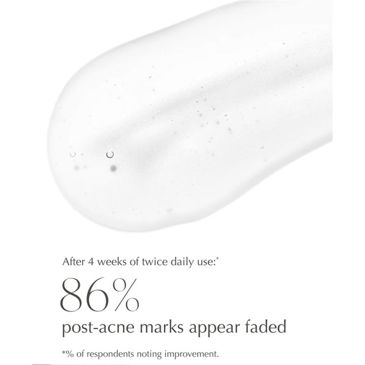 Exuviance Clarifying and Renewing Serum 30 ml klar geltekstur med tekst om at 86 % av aknemerker ser blekede ut