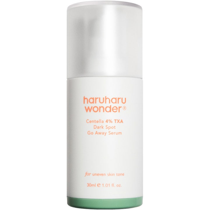 haruharu wonder Centella 4% TXA Dark Spot Go Away Serum 30 ml mot pigmentflekker i hvit pumpeflaske med grønn bunn