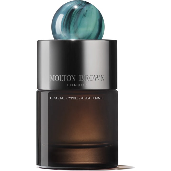 Molton Brown Coastal Cypress & Sea Fennel Eau de Parfum 100 ml i mørk glassflaske med blågrønn rund kork