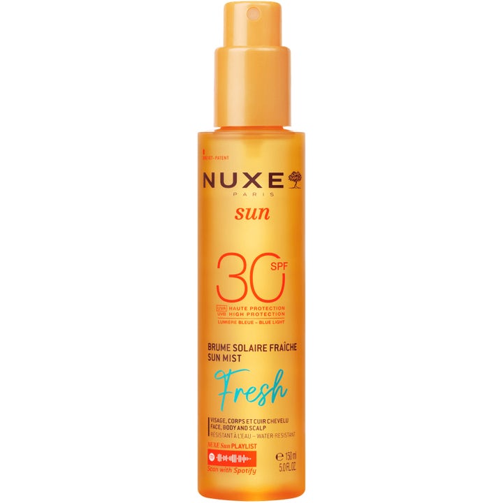Nuxe Sun SPF 30 Brume Solaire Fraîche 150 ml solspray som gir høy beskyttelse i en oransje sprayflaske med pumpe