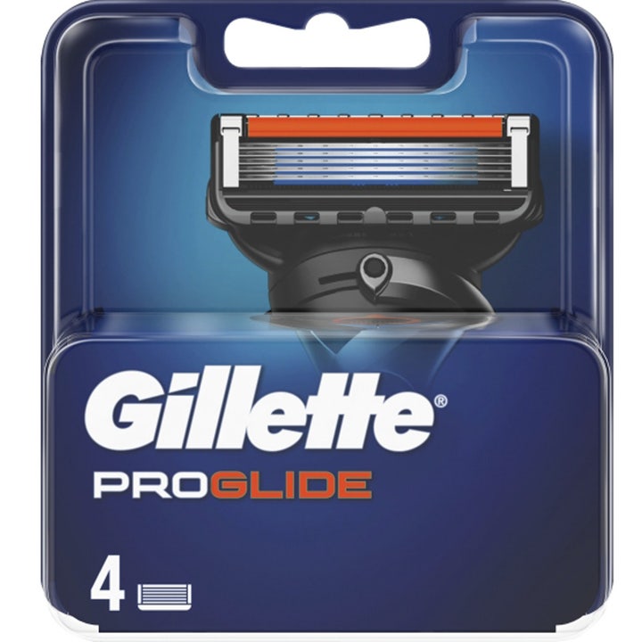 Gillette ProGlide 4 stk barberblader gir en tett barbering i blå pakning som viser et barberhode med oransje stripe