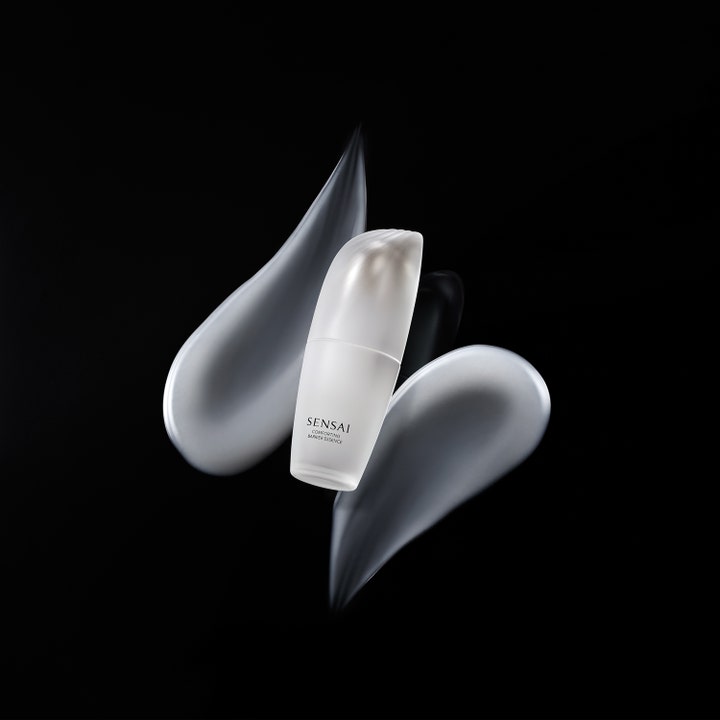 Sensai Comforting Barrier Essence 40 ml styrkende essens i hvit frostet flaske med silkemyke teksturer