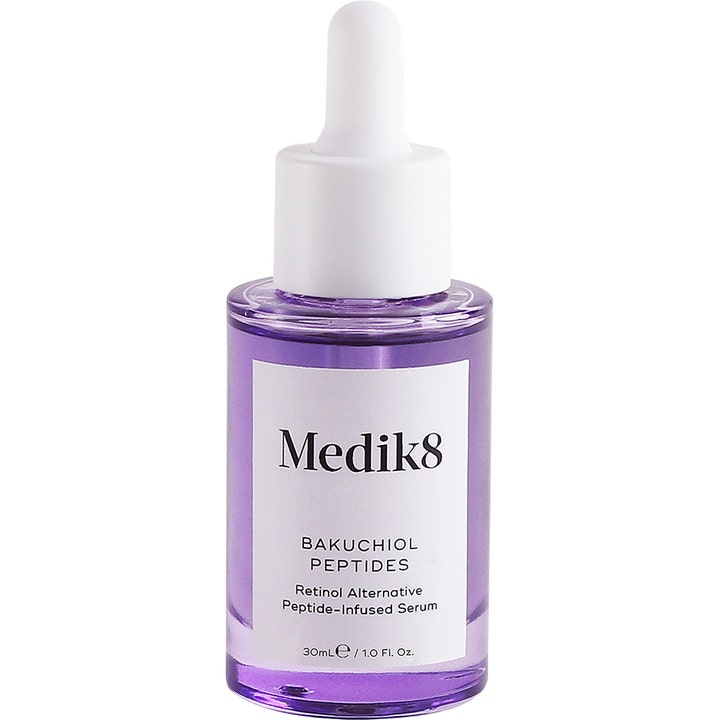 Medik8 Bakuchiol Peptides 30ml beroligende ansiktsserum i lilla glassflaske med hvit pipette