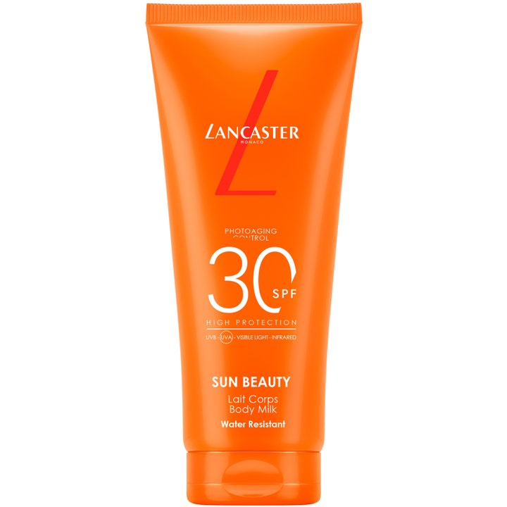 Lancaster Sun Beauty Body Milk SPF30 vannavstøtende solkrem i en oransje tube som gir høy solbeskyttelse