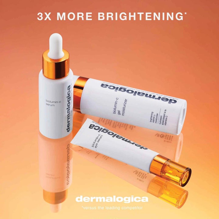 Dermalogica BioLumin-C Eye Serum Duo med C-vitamin for økt glød i hvite beholdere på gyllen bakgrunn.