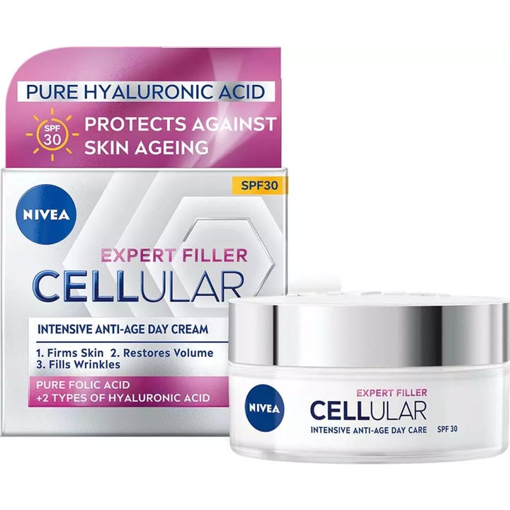 Nivea Cellular Expert Filler SPF 30 anti-age dagkrem med hyaluronsyre i hvit krukke med sølvlokk og lilla eske.