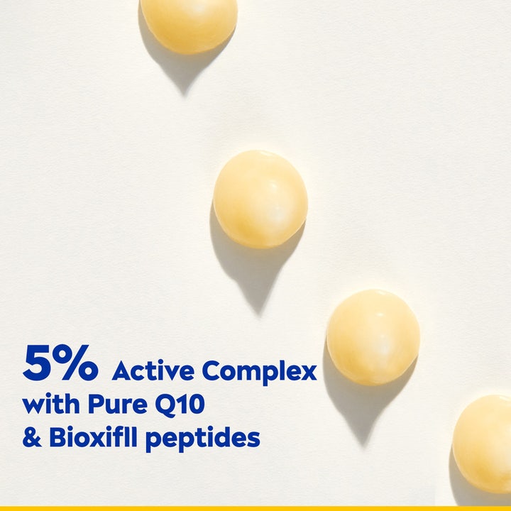 NIVEA Q10 Power Expert Wrinkle Filler Serum 15 ml antirynkeserum viser gule dråper med 5% Active Complex og peptider