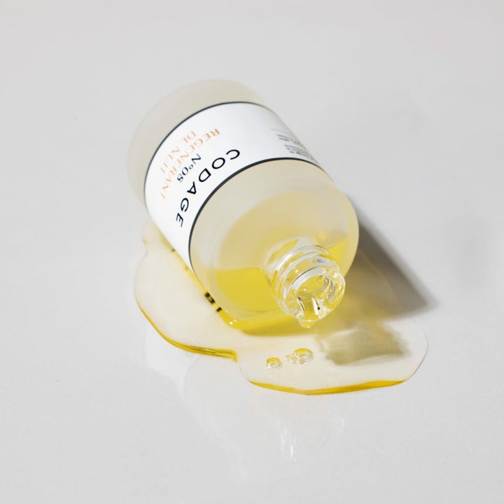 Codage Paris The Serum N°08 30 ml foryngende nattserum i frostet glassflaske med sølt gyllen oljetekstur