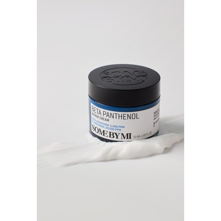 Some By Mi Beta Panthenol Repair Cream 50 ml reparerende ansiktskrem i mørkeblå krukke med hvit fyldig kremtekstur