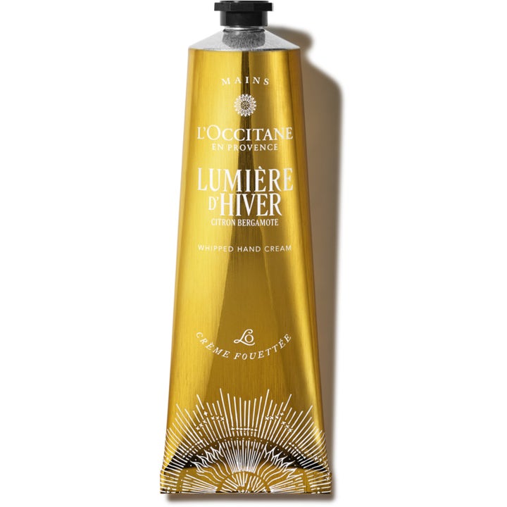 L'Occitane Lumière d'Hiver Citron Bergamote mykgjørende håndkrem i en skinnende gullfarget tube med svart kork.