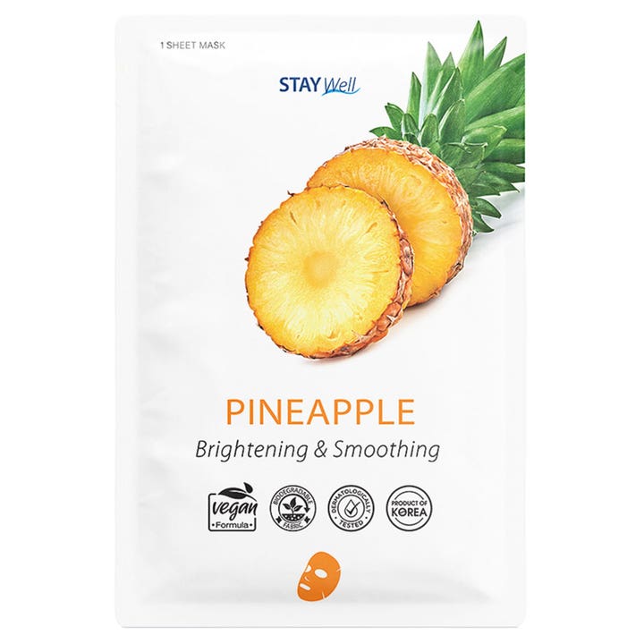 STAY Well Pineapple Brightening & Smoothing 1 stk arkmaske gir glød i hvit forpakning dekorert med friske ananasskiver.