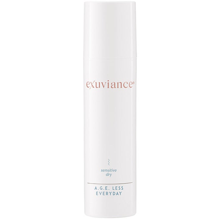 Exuviance A.G.E. Less Everyday 50 ml beroligende fuktighetskrem for sensitiv hud i hvit sylindrisk flaske.