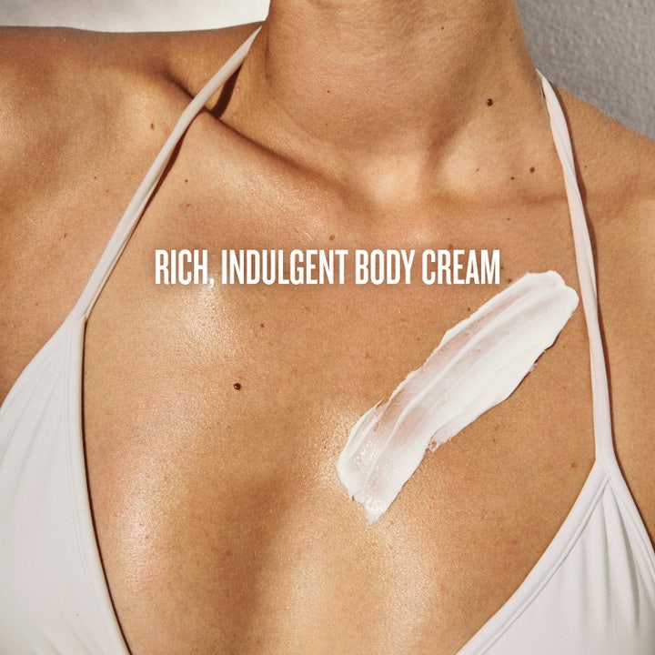 Sol de Janeiro Beija Flor Elasti Cream 240 ml fuktighetsgivende body lotion i rosa krukke med jasmin og dragefrukt.