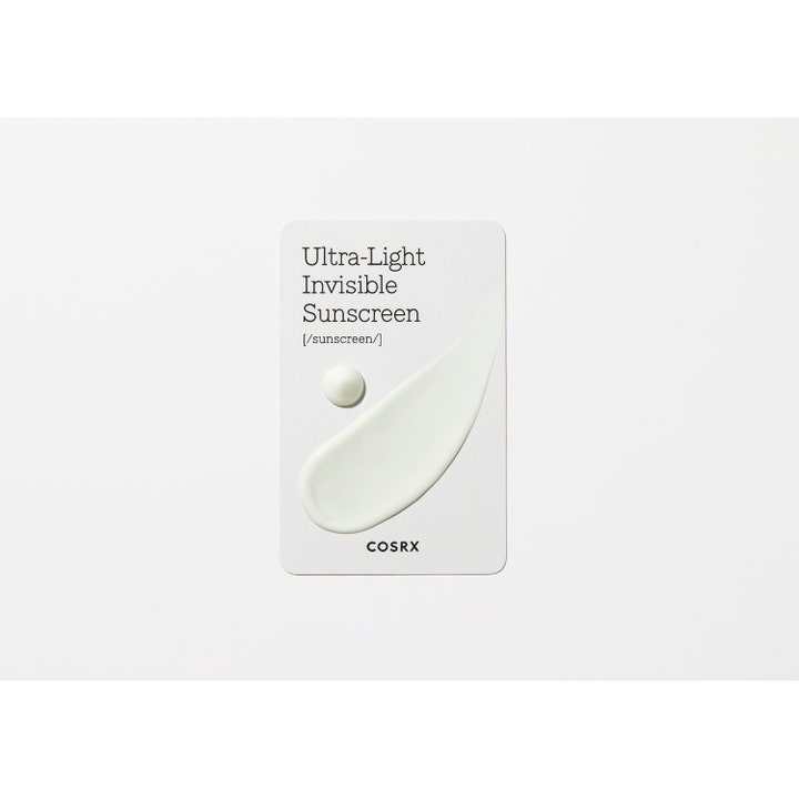 COSRX Ultra-Light Invisible Sunscreen 50 ml solkrem for ansiktet viser en lett og hvit tekstur i en stripe.