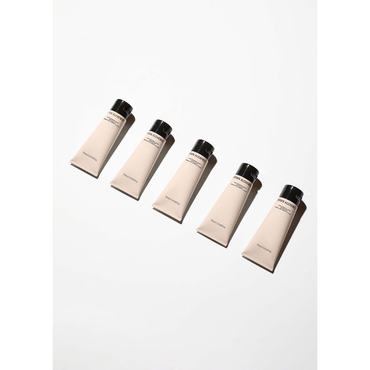 Grown Alchemist Skin Renewal Mask 75 ml ansiktsmaske fornyer huden vist i fem beige tuber med sorte lokk
