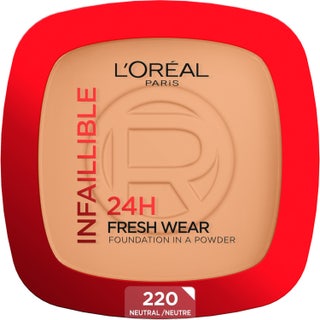 L'Oréal Paris Infaillible 24H Fresh Wear Foundation in a Powder