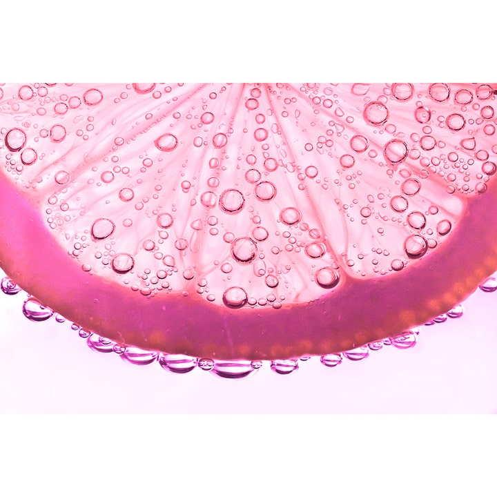 Biotherm Aqua Glow Moisturizing Super Concentrate 50 ml ansiktskrem med nærbilde av rosa sitrusskive og vannbobler