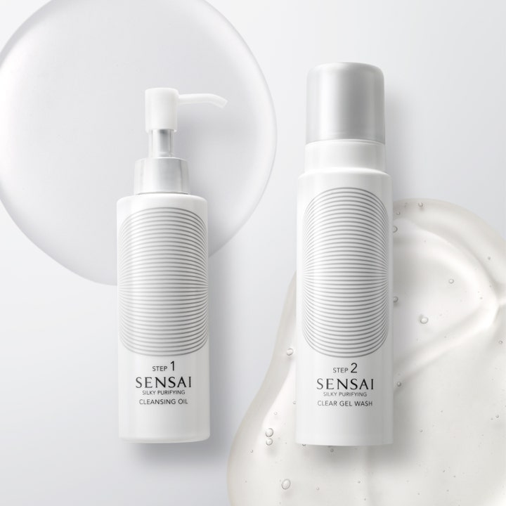 Sensai Silky Purifying Clear Gel Wash 145 ml rensegel i hvit flaske vist med en gjennomsiktig geltekstur