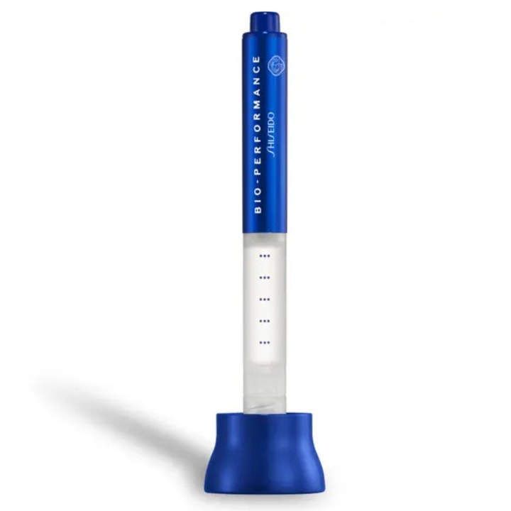 Shiseido Bio-Performance Skin Filler 30ml serum som gir huden volum i en blå og gjennomsiktig sylinderformet hylse