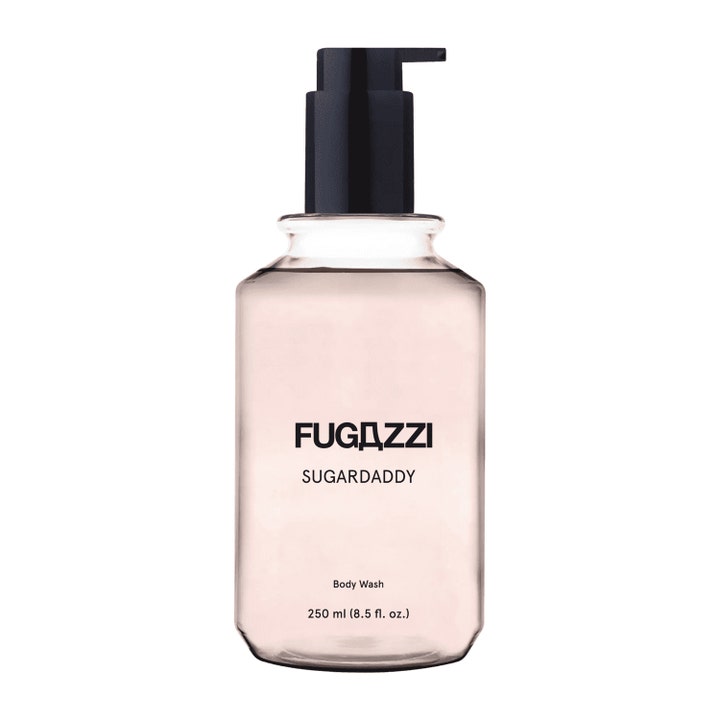 Fugazzi Sugardaddy Body Wash 250 ml rengjørende dusjsåpe i gjennomsiktig flaske med lys rosa innhold og svart pumpe
