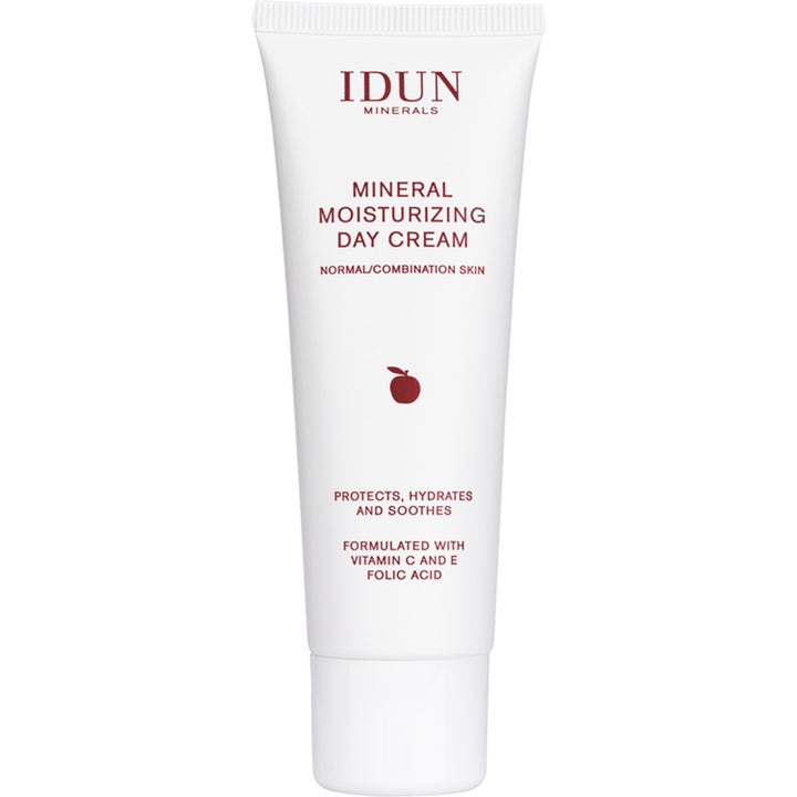 IDUN Minerals Mineral Moisturizing Day Cream fuktgivende dagkrem med vitamin C og E i hvit tube med rødt eple