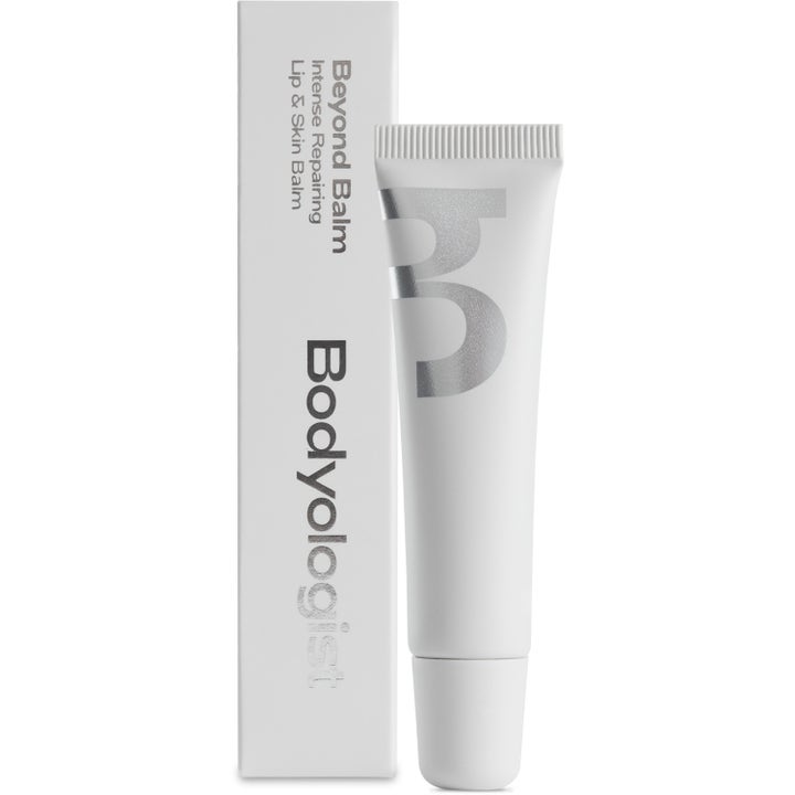 Bodyologist Beyond Balm Intense Repairing Lip & Skin Balm 10 ml reparerende balm i hvit tube med sølvfarget logo og eske