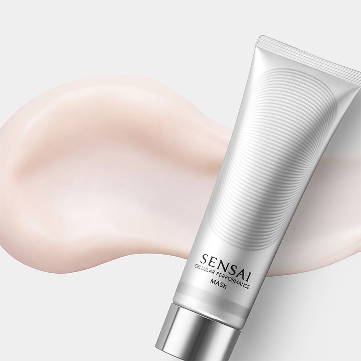 Sensai Cellular Performance Mask 100 ml fuktighetsmaske vist med kremet lyserosa tekstur bak sølvfarget tube.