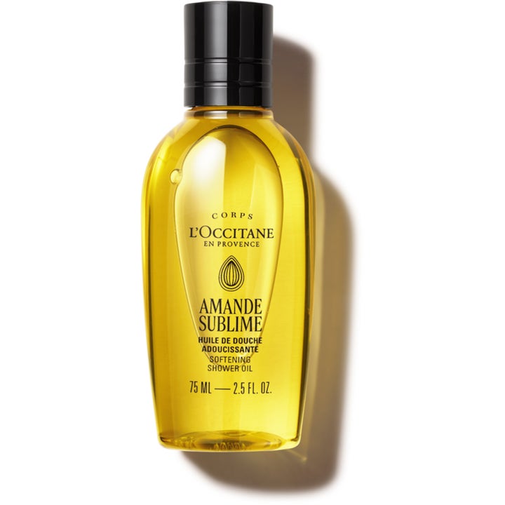 L'Occitane Amande Sublime 75 ml mykgjørende dusjolje i en klar plastflaske med gyllen væske og sort kork