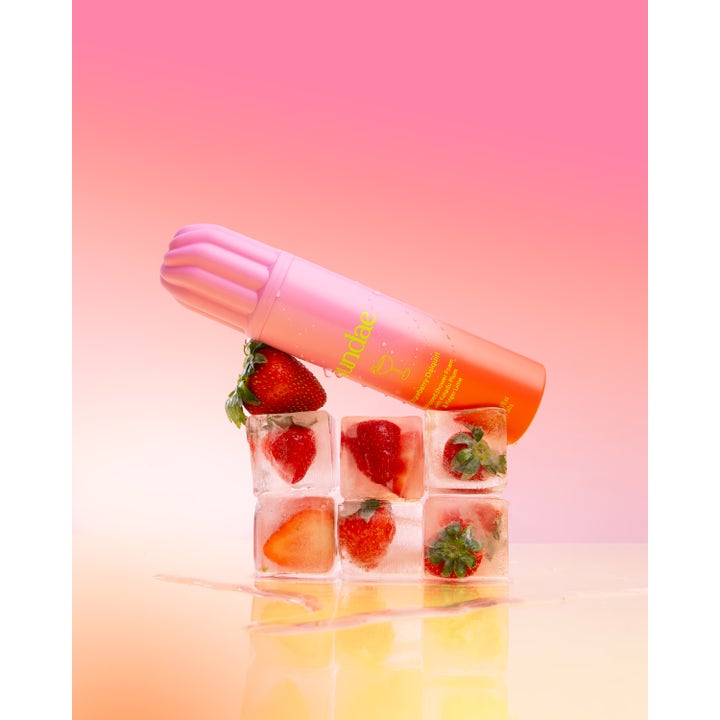 Sundae Whipped Shower Foam Strawberry Daiquiri 265 ml fuktighetsgivende dusjsåpe på isbiter med frosne jordbær