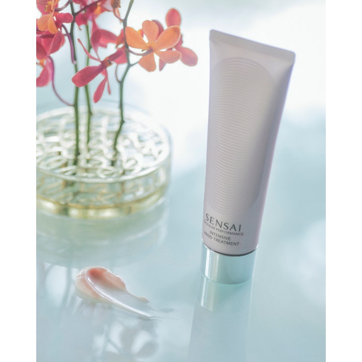Sensai Cellular Performance Intensive Hand Treatment 100 ml pleiende håndkrem med synlig tekstur og orkideer