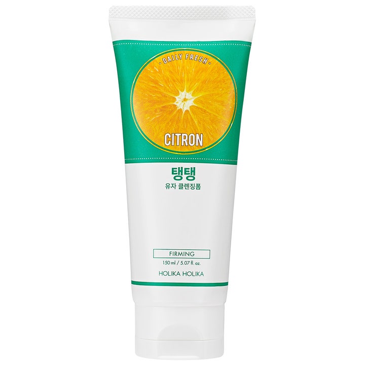 Holika Holika Daily Fresh Citron 150 ml oppstrammende renseskum i hvit tube med illustrasjon av en sitron og grønt bånd