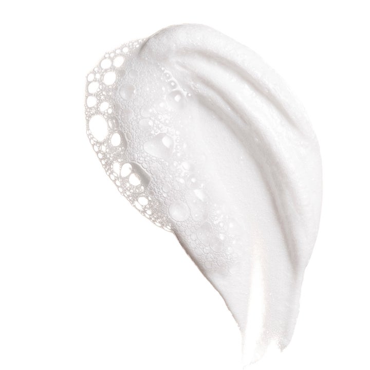 bareMinerals Skinlongevity Plush Gentle Foaming Cleanser 120 ml renseskum med hvit kremet tekstur og små bobler