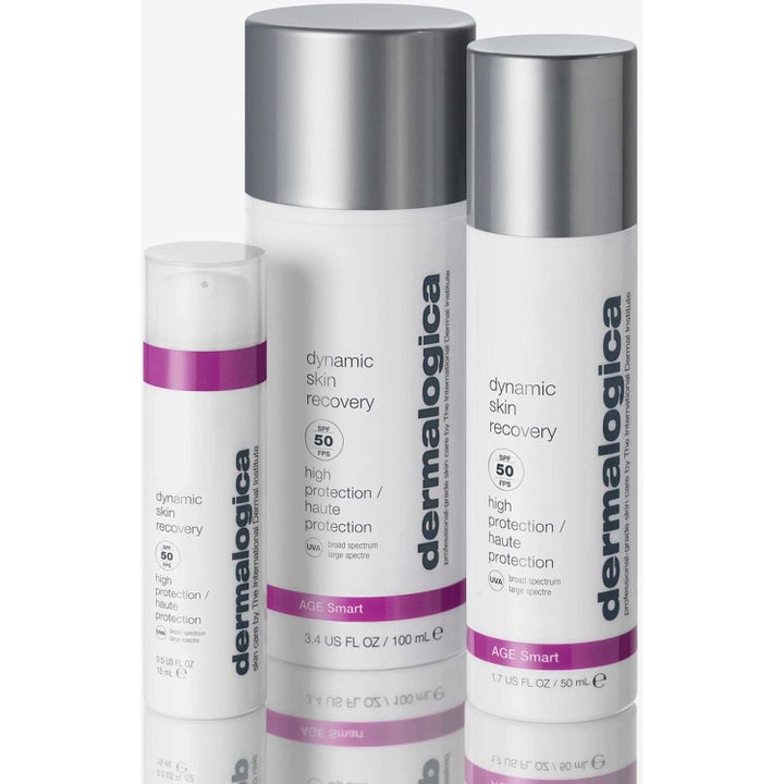 Dermalogica Dynamic Skin Recovery SPF50 dagkrem i tre hvite pumpeflasker med sølvlokk som gir fasthet og beskyttelse