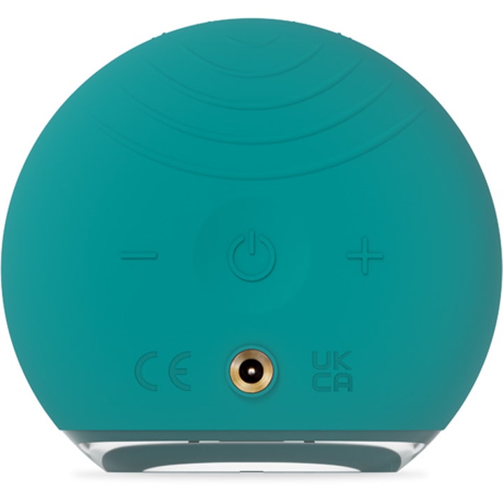 FOREO LUNA 4 go Evergreen 1 stk dyprensende beauty tech baksiden av den mørkegrønne silikonen med knapper og ladeport