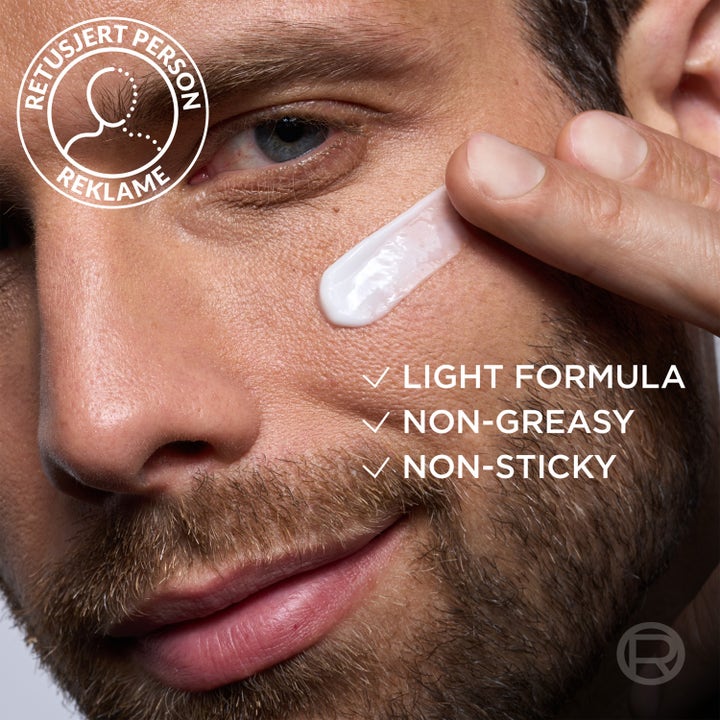 L'Oréal Paris Men Expert Power Age 50 ml revitaliserende ansiktskrem med lett, ikke-klissete formula på mannens kinn.