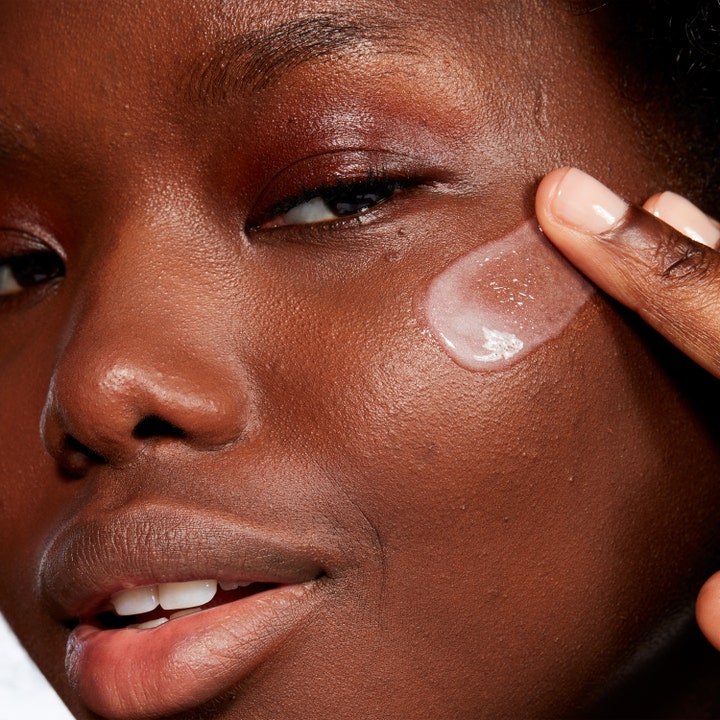 MAC Cosmetics Hyper Real Serumizer 50 ml balanserende serum som påføres huden for en hydrert og glødende finish